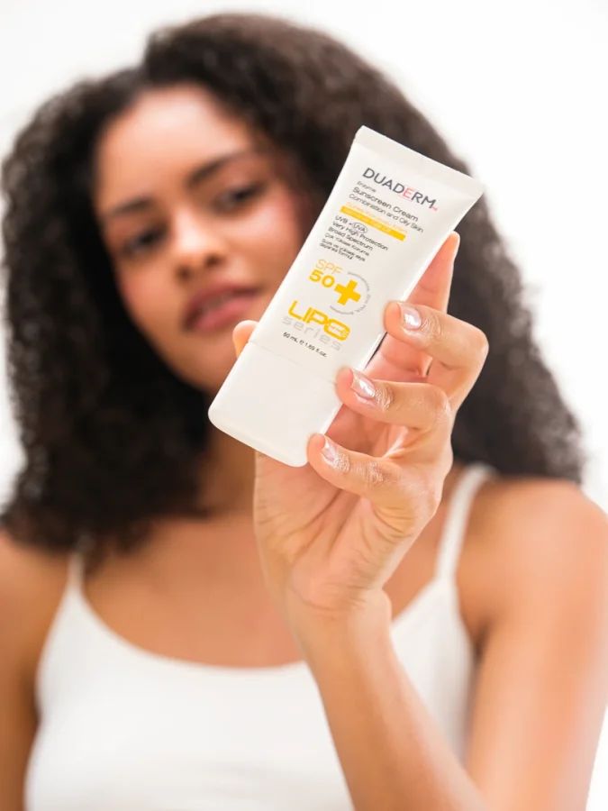GÜNEŞ KORUYUCU KREM KARMA VE YAĞLI CİLT SPF50+ - 9