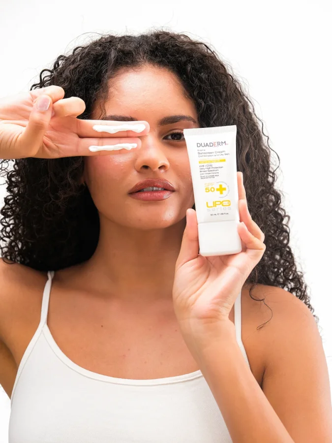 GÜNEŞ KORUYUCU KREM KARMA VE YAĞLI CİLT SPF50+ - 8